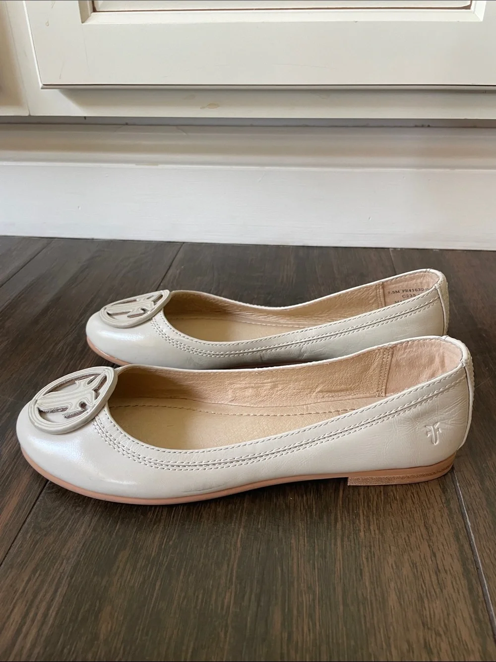 NWT FRYE Carson Ballet Flats!